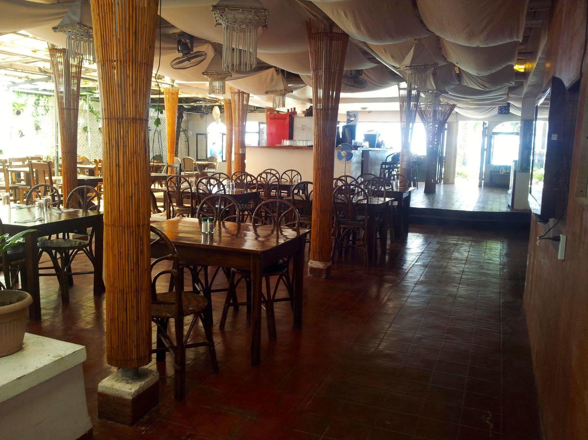 Deparis Beach Resort Balabag  Buitenkant foto