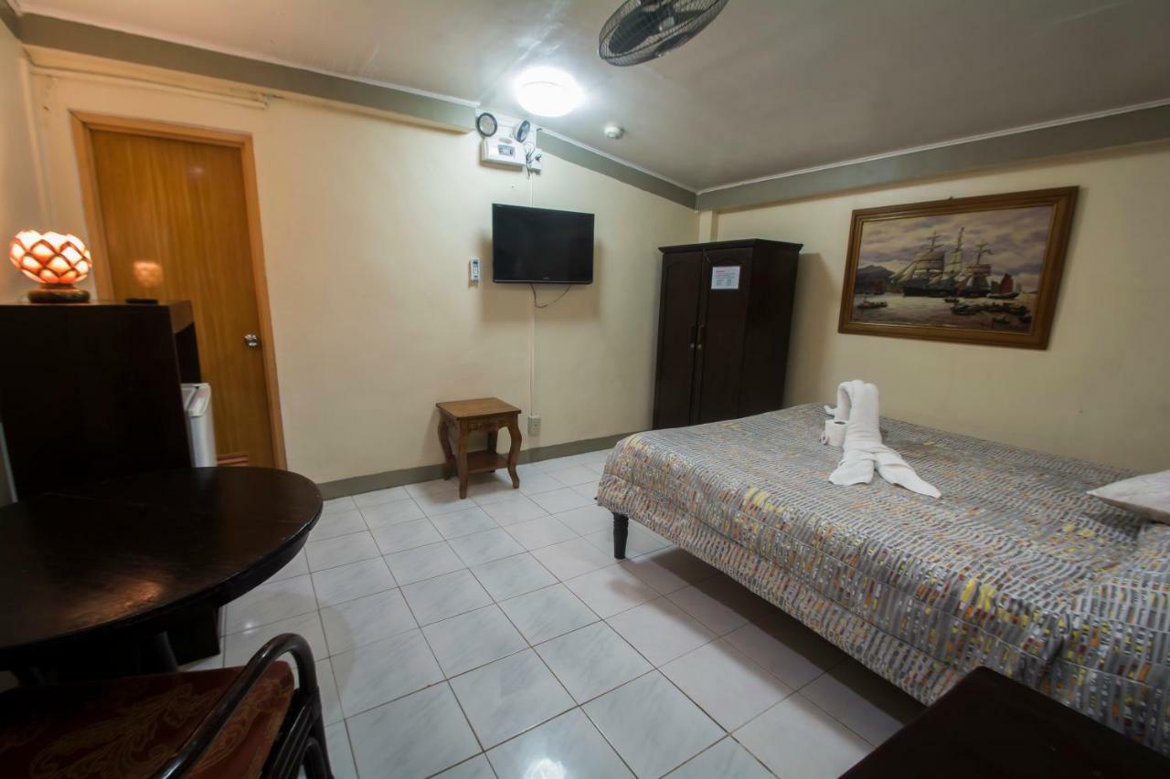 Deparis Beach Resort Balabag  Buitenkant foto