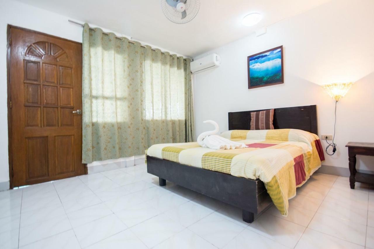 Deparis Beach Resort Balabag  Buitenkant foto