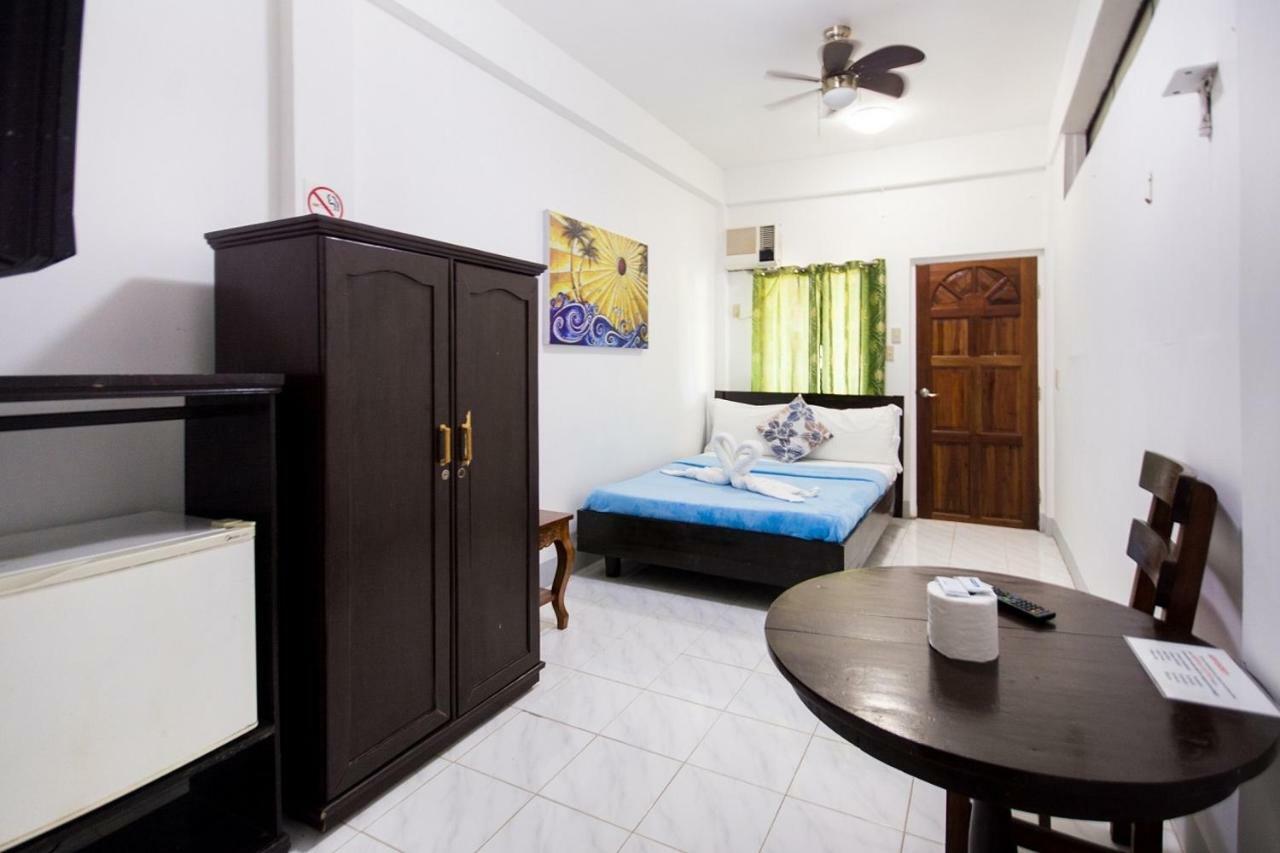 Deparis Beach Resort Balabag  Buitenkant foto